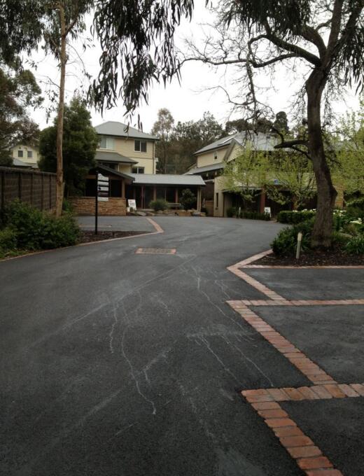 Asphalt driveway edging